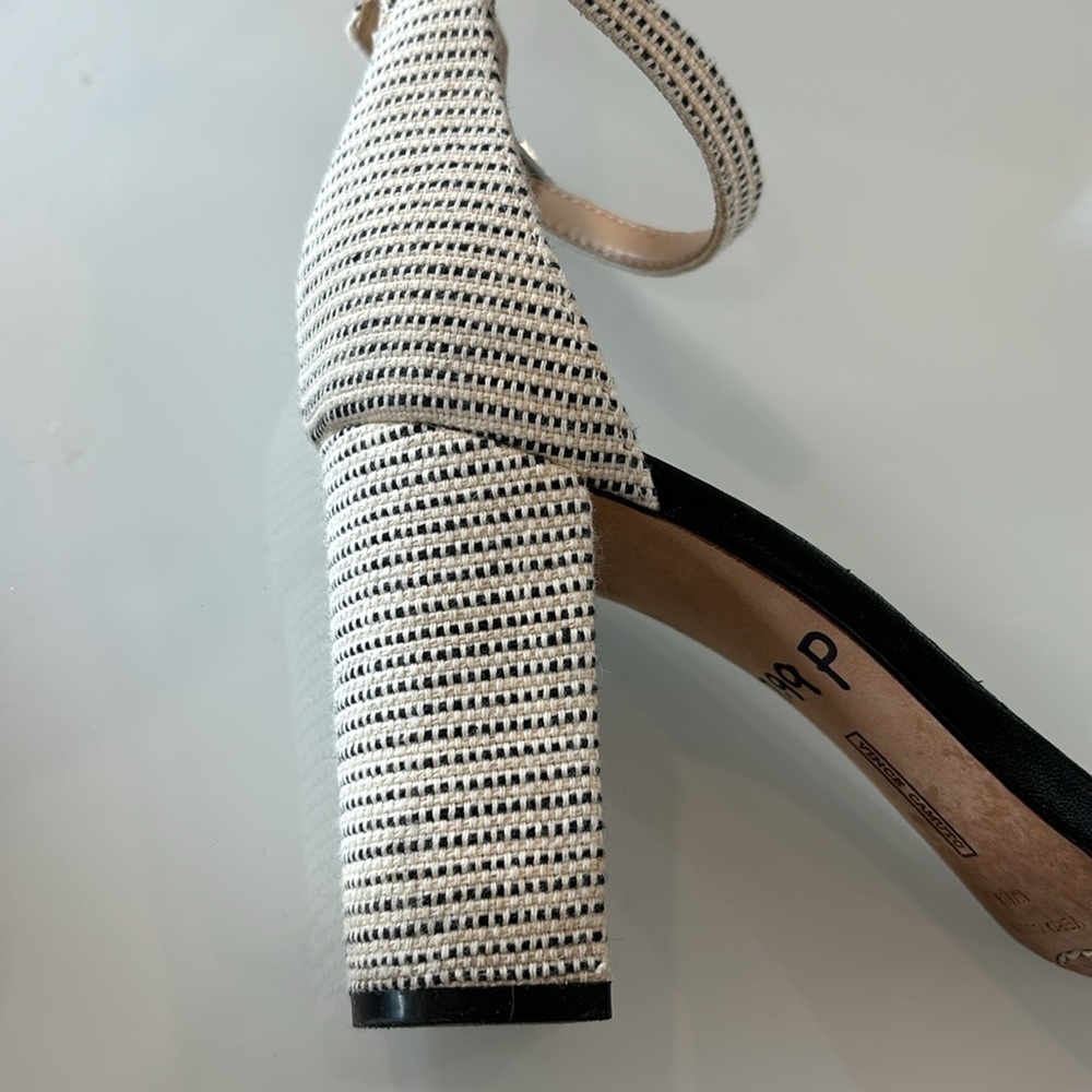 Vince Camuto Sandal Heels - Size 9​ - Picture 6 of 10